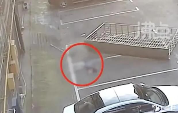 知情人稱兩兒童墜亡時大人正做飯 相關事件引發網友關注