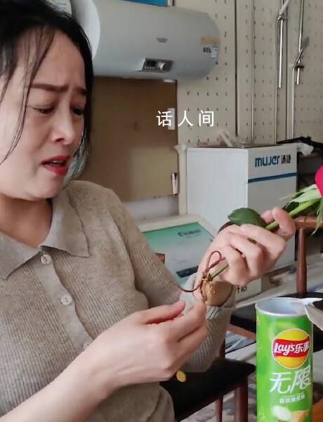 她只是看了眼花就已經哭了 媽媽收到孩子送禮物時的反應