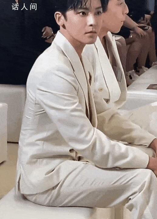 侯明昊回應褲子透光 別看褲子了