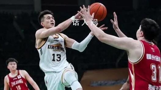 遼寧男籃衛(wèi)冕CBA冠軍 姚明頒獎