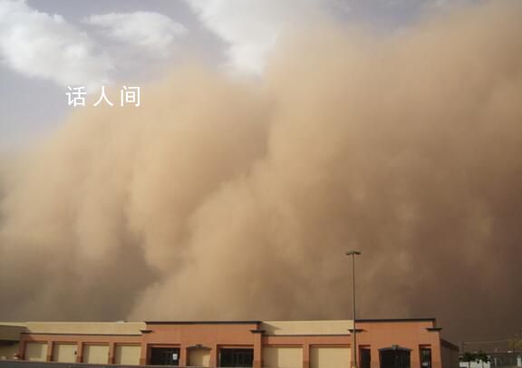 實(shí)拍內(nèi)蒙古沙塵暴:如巨型“沙墻”