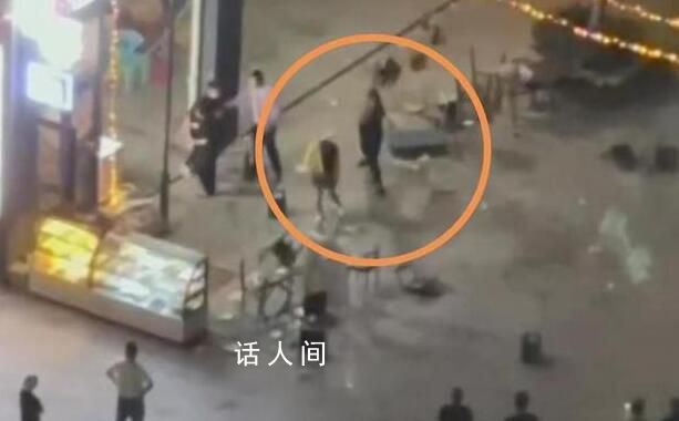 警方回應男子猛砸女子致倒地不起 網友:這個男子太狠了