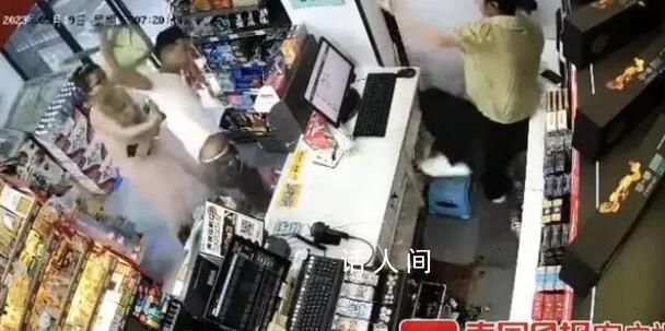男子便利店里毆打女店員 被警方控制