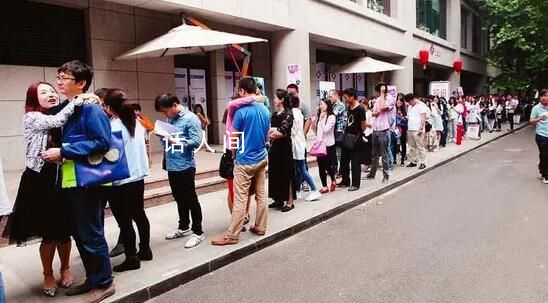 多地婚姻登記處為愛加班 520已成為適婚青年選擇婚姻登記的高峰日