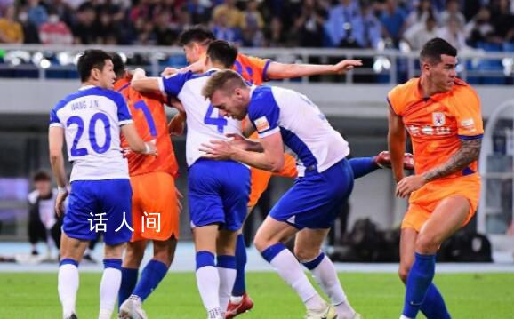 貝里奇被賈德松扇臉血灑當場 球迷：打輕了應該連裁判也打