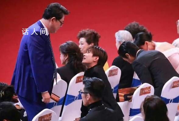 高亞麟揪易烊千璽耳朵 航爸和小航的同框?