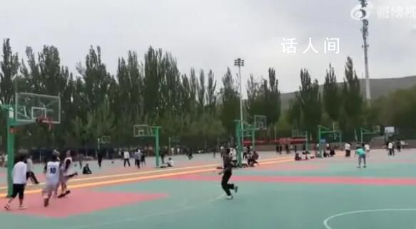 男生籃球賽投中超遠三分壓哨絕殺 網友： 這球可以吹一輩子吧