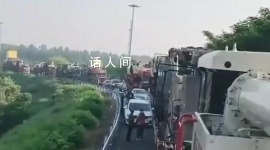 河南通報數(shù)百輛收割車無法下高速 回應：不存在數(shù)百輛車擁堵5天情況