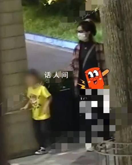 趙麗穎街邊哄兒子被拍 身高已經(jīng)超過了趙麗穎的腰部