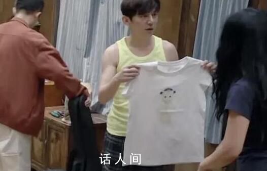 那英送何炅的衣服竟然是童裝 實在是令人哭笑不得