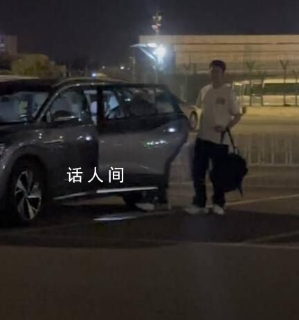 吳磊把新疆帶回來(lái)的馕送給粉絲 粉絲：真的很感動(dòng)