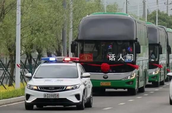 車牌985警車連續18年送考 警察叔叔有心了