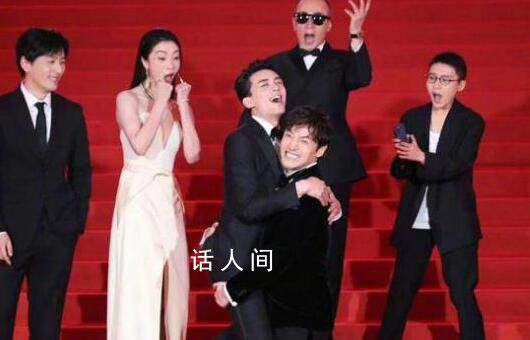胡歌又抱吳磊了 畫面曝光后迅速引發熱議