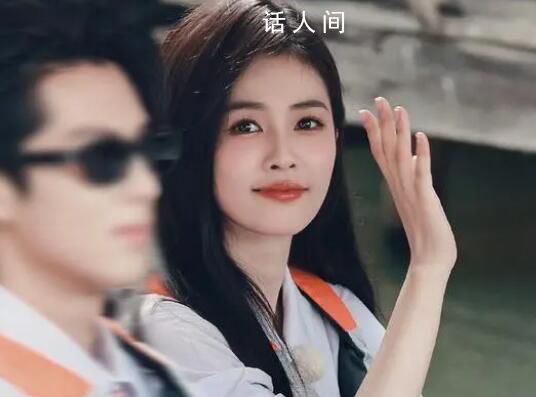 白鹿王鶴棣坐一起 粉絲：不得不說(shuō)俊男美女好養(yǎng)眼啊