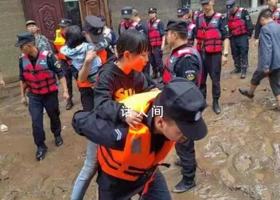 135名中考生身份證被洪水沖走 民警5天緊急制證