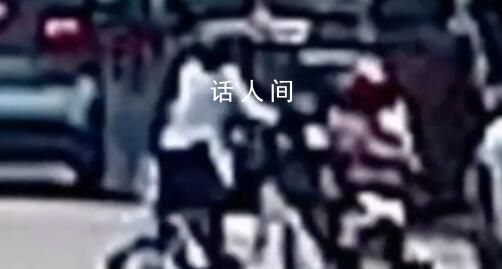 女子騎車手扶帽子頭部著地身亡 發生了什么事