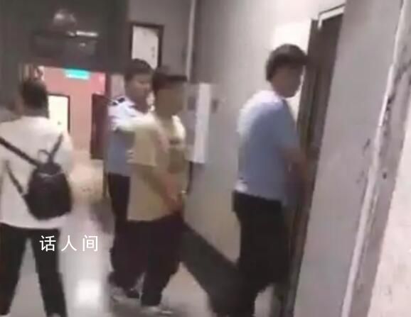 20歲快遞員猥褻50歲阿姨被行拘 警方已將該男子帶走正在處理該案