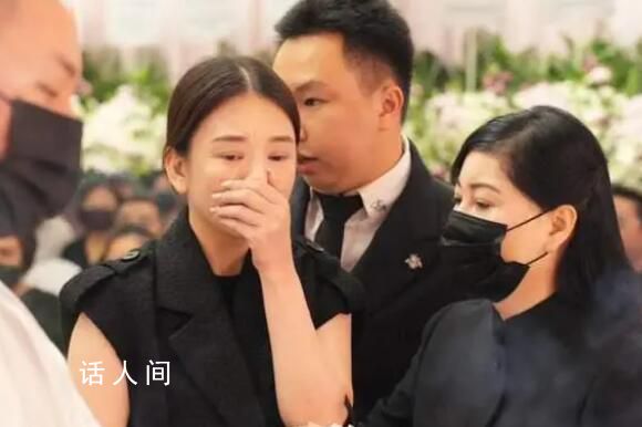 方媛送別蔡天鳳畫面曝光 捂著嘴巴流淚十分傷痛