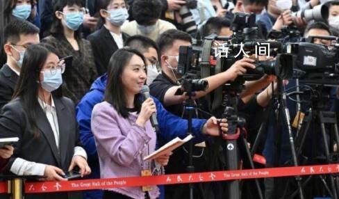 專家稱不必對(duì)新聞無用論感到恐慌 閉著眼睛報(bào)一個(gè)專業(yè)都比新聞好?