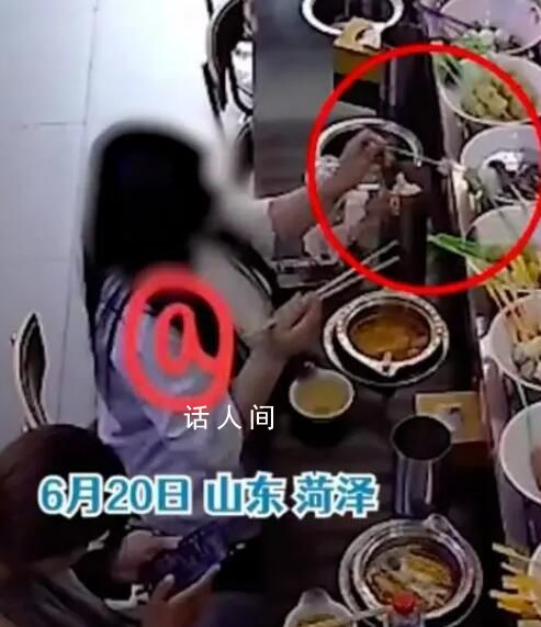 女子吃轉轉火鍋取一半再放回餐盤 錢不多但不道德