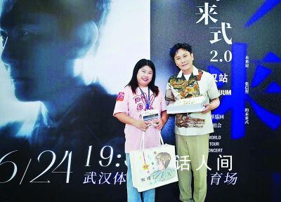 武漢護士和張信哲如約見面 3年前的承諾變成現(xiàn)實