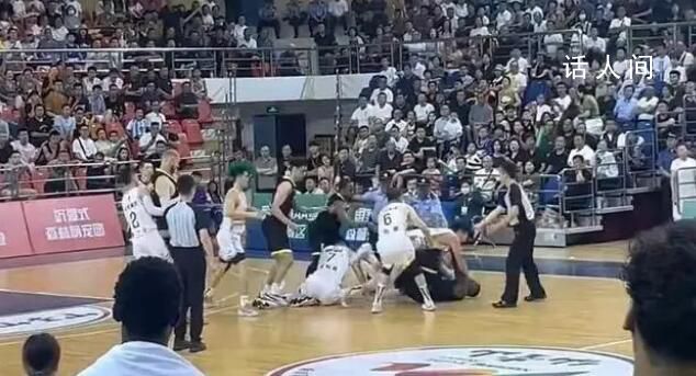 北控球員王少杰狂毆黑人球員 國內籃球賽場又現打架事件