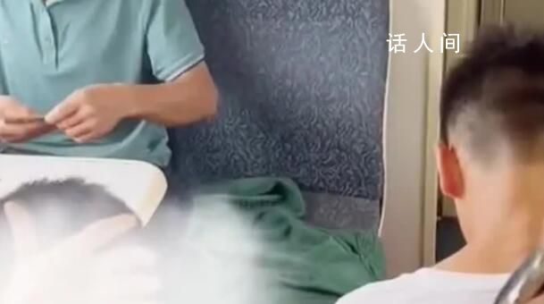 乘客被熊孩子薅頭發彈腦殼反遭吼 稱自己沒有動手被孩子家長怒吼推搡