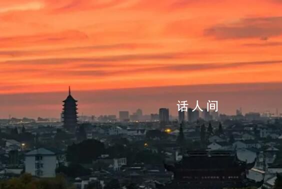 蘇州晚霞和北寺塔同框 吸引了無數(shù)游客和攝影師