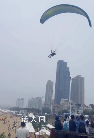 男子景區(qū)內飛滑翔傘踩到游客頭 工作人員多次警告其不要起飛