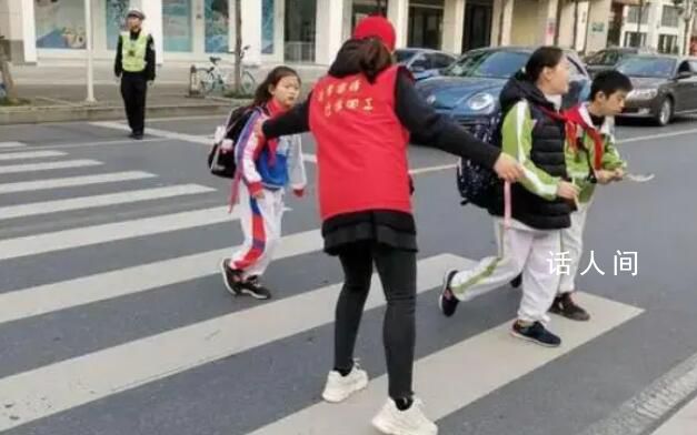 鄭州一小學強制家長輪流站崗 不能缺崗