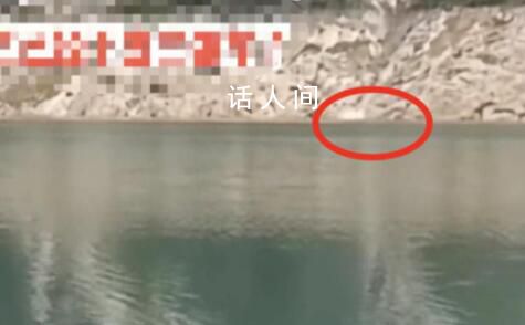 四川一車輛從山崖滾落金沙江5人遇難 剩下3名孩子正在醫院救治