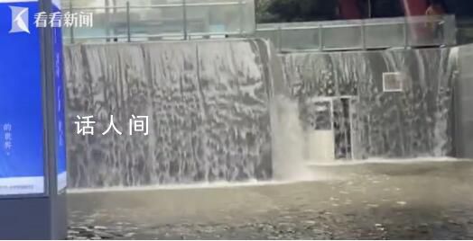 暴雨致無錫東站現(xiàn)“瀑布” 江蘇升級發(fā)布暴雨紅色預(yù)警信號