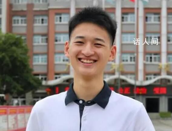 院長赴川為敬禮娃娃送北大通知書 郎錚表示要埋首前行為國發聲