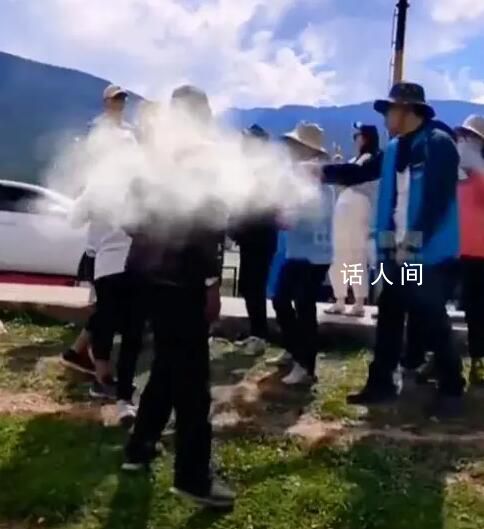 老太疑在國道搭帳篷致堵車幾公里 引發了社會各界廣泛關注