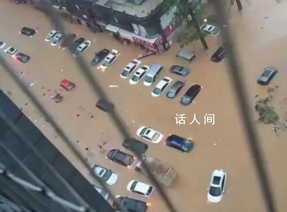 福州特大暴雨:街道成河多車泡水