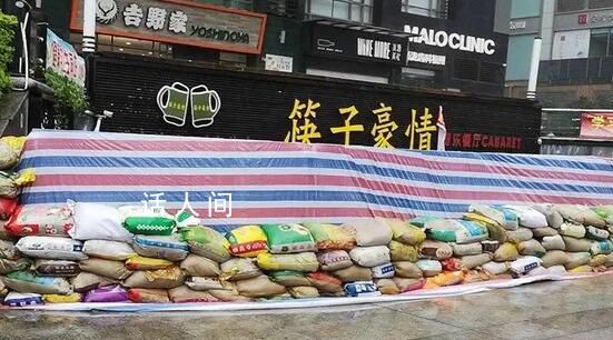 飯店損失800萬后防汛措施拉滿 在一片汪洋中依舊堅挺