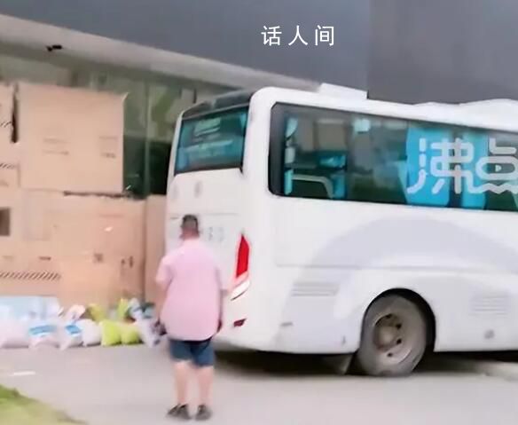 蘭博基尼老板租4輛大巴擋臺風 引起了廣泛的熱議