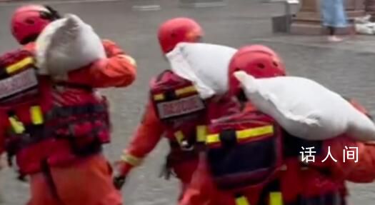 哈爾濱暴雨導致內澇 中央大街排澇