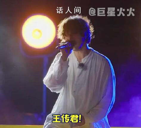 易烊千璽同乘舞臺首唱是王傳君 易烊千璽王傳君合唱同臺歌