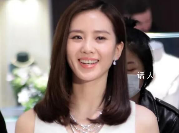 劉詩詩個(gè)人名義捐款 引發(fā)了公眾的熱議