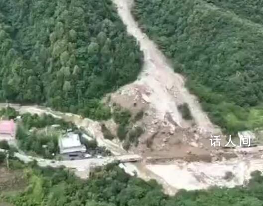 航拍秦嶺山洪緊張救援現場 目前2人死亡16人失聯
