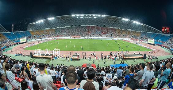 香港明星足球隊出戰村超 引發關注