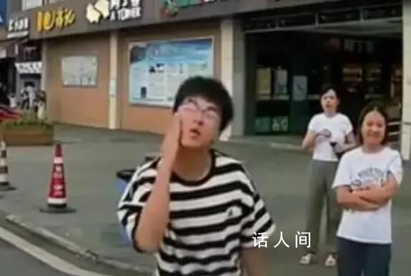 男子服務區按喇叭遭男孩挑釁 男孩扔紙巾和多次動作挑釁