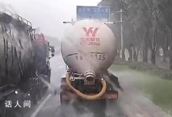 深圳灑水車在暴雨中灑水作業(yè) 引發(fā)了公眾的不滿和質(zhì)疑