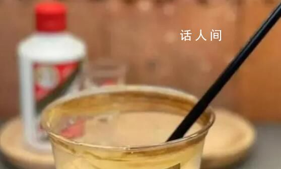 男子在瑞幸店外怒砸多杯醬香拿鐵 嫌奶油形狀丑