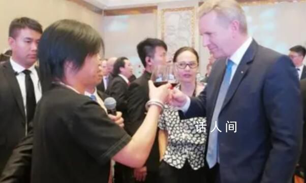 起底涉黑歌手野馬:曾向德前總統敬酒