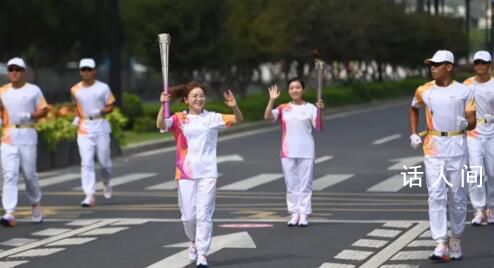 杭州亞運會火炬?zhèn)鬟f亮點多 開啟了舟山站的火炬?zhèn)鬟f