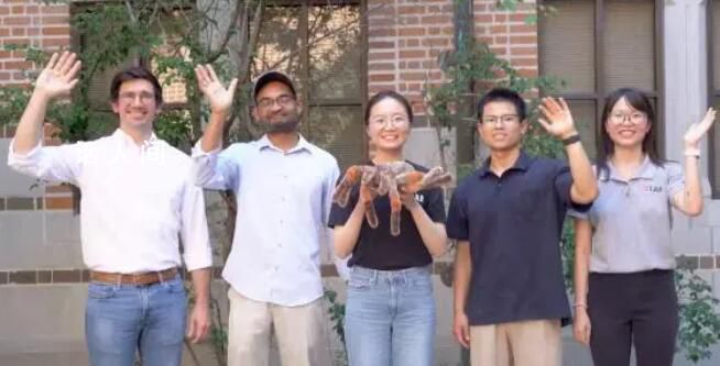 2023年“搞笑諾貝爾獎(jiǎng)”揭曉 解釋科學(xué)家為什么喜歡舔石頭