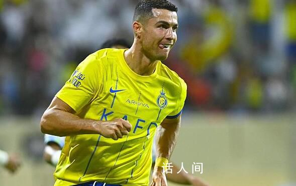 C羅任意球射偏砸暈場外攝像 那畫面令人忍俊不禁