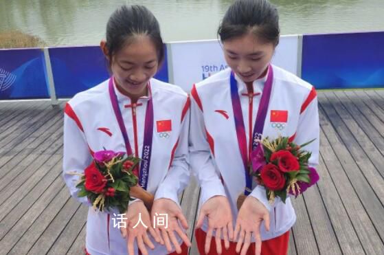 奪得首金的中國姑娘雙手滿是老繭 起泡破皮是家常便飯